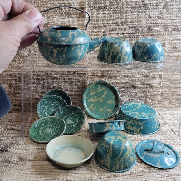 10+ Antique tin toy Doll or Child Size Graniteware Lot teapot pans - Picture 4 of 4